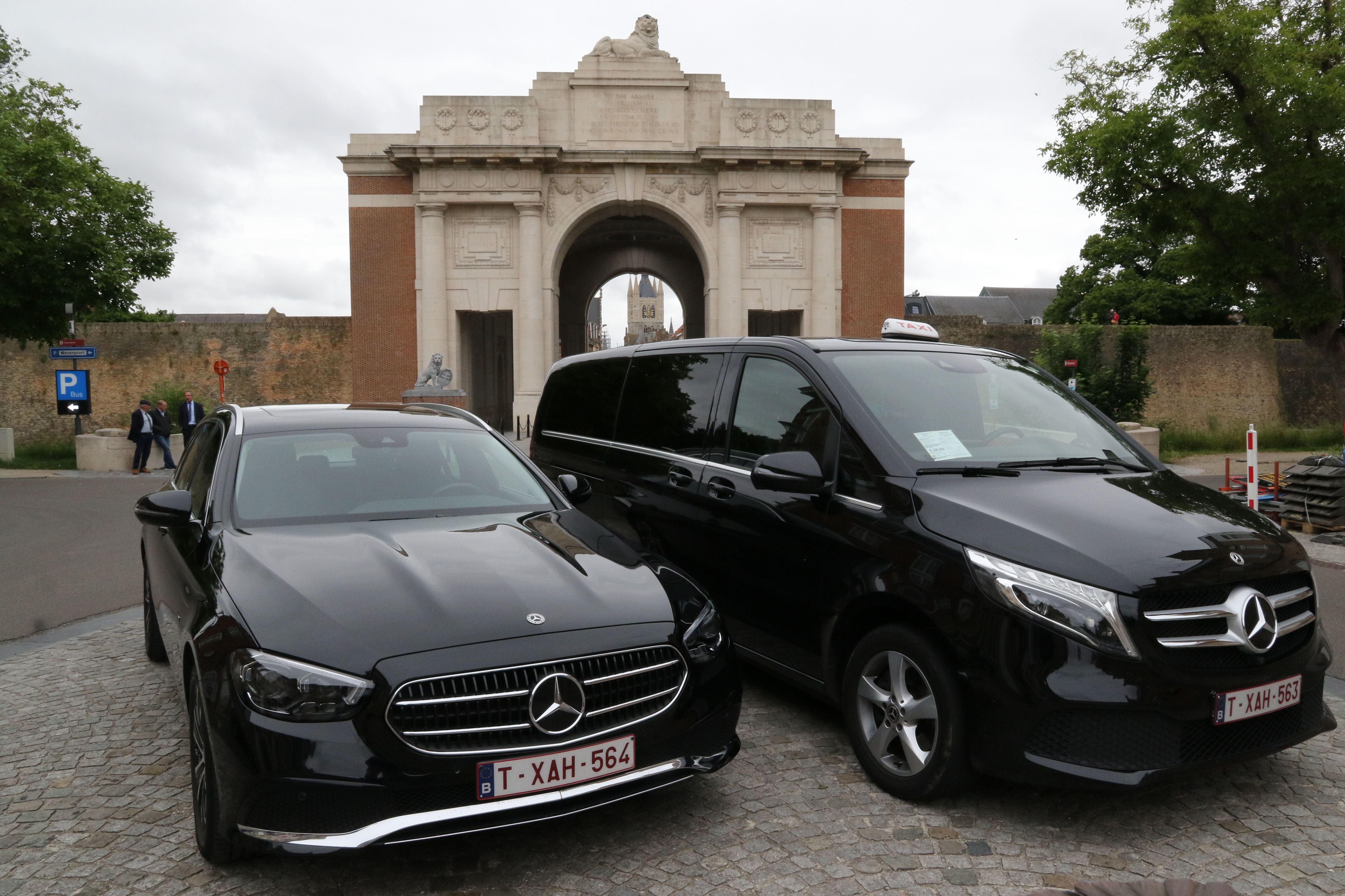 taxibedrijven met luchthavenvervoer Boezinge | TAXI LEO