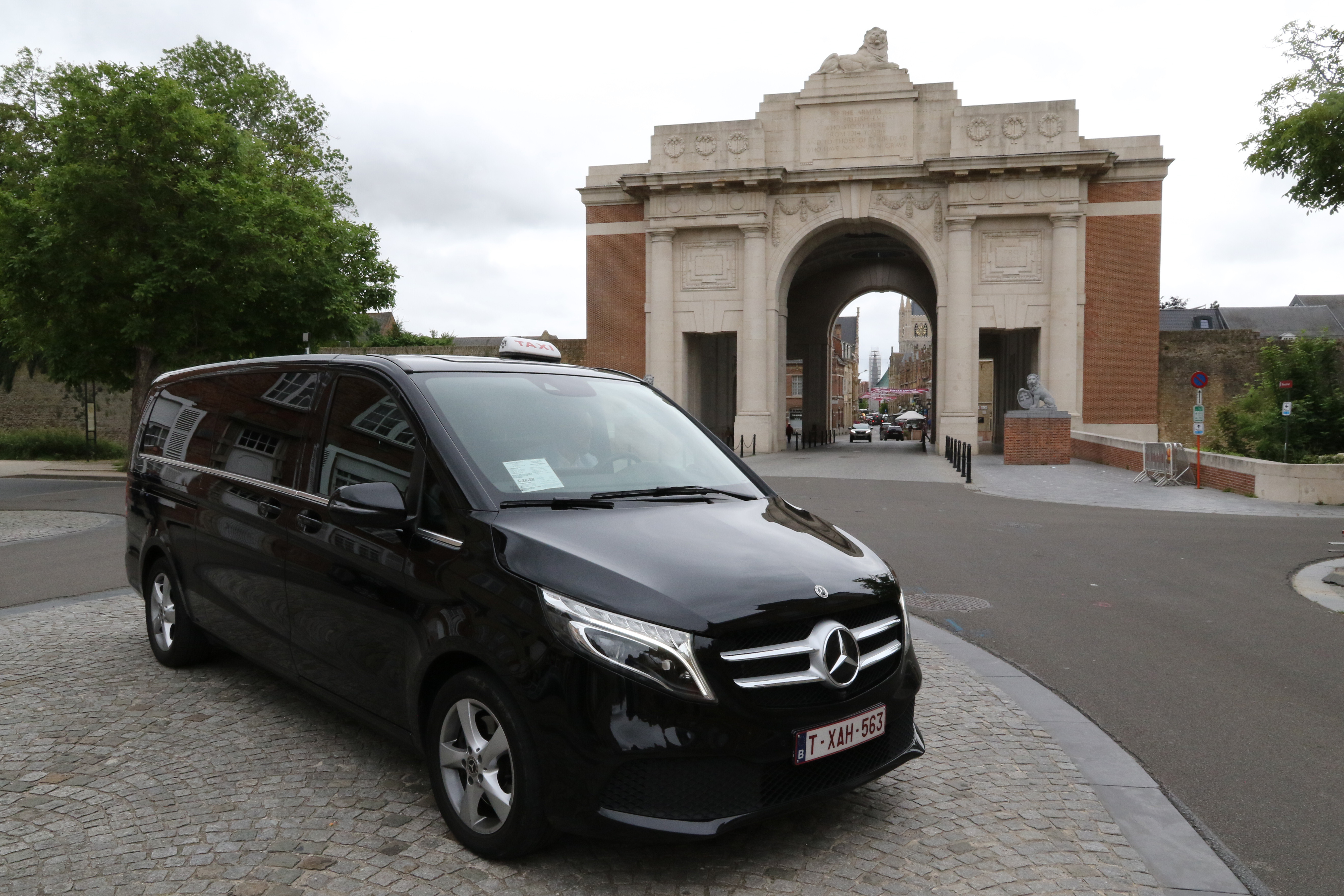 taxibedrijven met luchthavenvervoer Boezinge | TAXI LEO